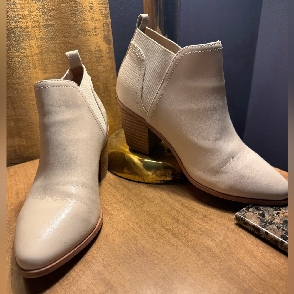 Dolce Vita Light Beige Ankle Booties - Picture 3 of 11